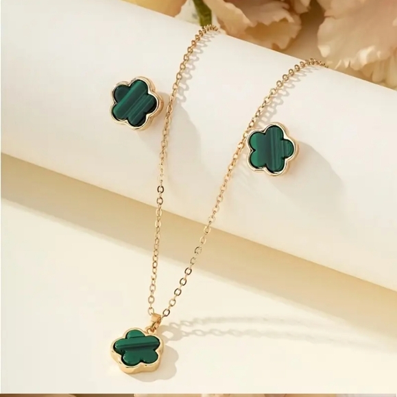 Fashion Jewelry Jewelry - Clover Bracelet and Necklace Green Color
